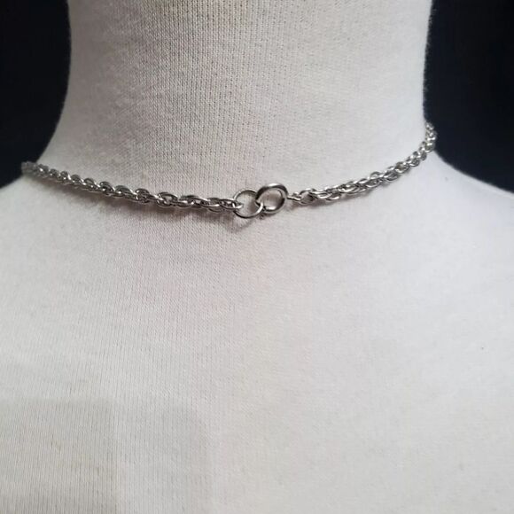 VINTAGE SIGNED AVON LONG BLACK PENDANT 24" NECKLACE EXCELLENT CONDITION - Picture 9 of 14